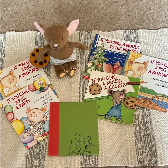 Children’s book set and plus mouse toy “If you give a mouse a cookie” series - Picture 1 of 3